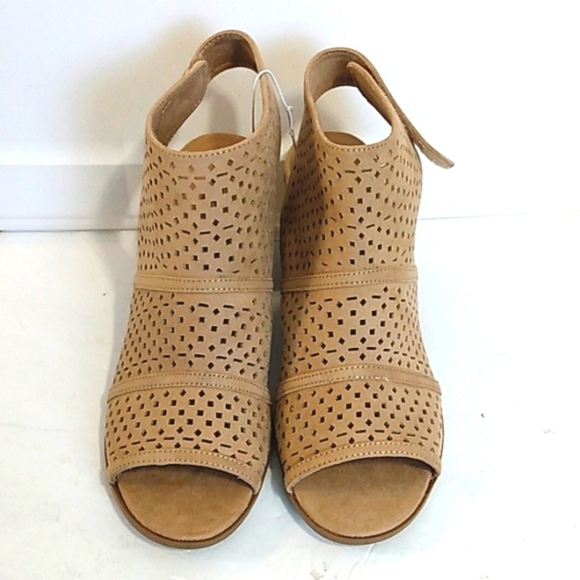 SELF ESTEEM TAN BLOCK HEEL OPEN TOE MULE SANDALS SIZE 10 NWOT - Picture 2 of 7